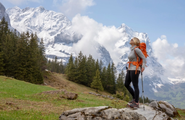 Comment Marcher Avec Des B tons De Randonn e Intersport