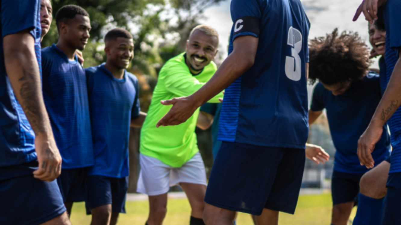 Comment bien choisir sa tenue de football Intersport