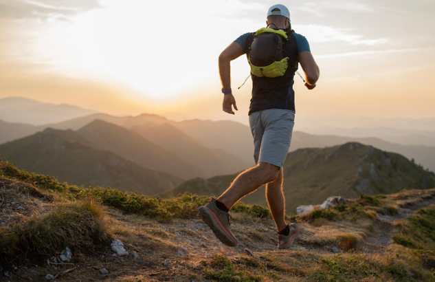 Qu’est-ce que le fast hiking ou la randonnée rapide ? | INTERSPORT