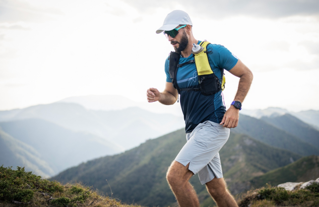 Qu’est-ce que le fast hiking ou la randonnée rapide ? | INTERSPORT