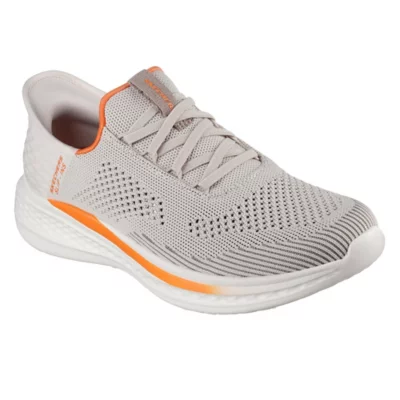 De trois quarts avant