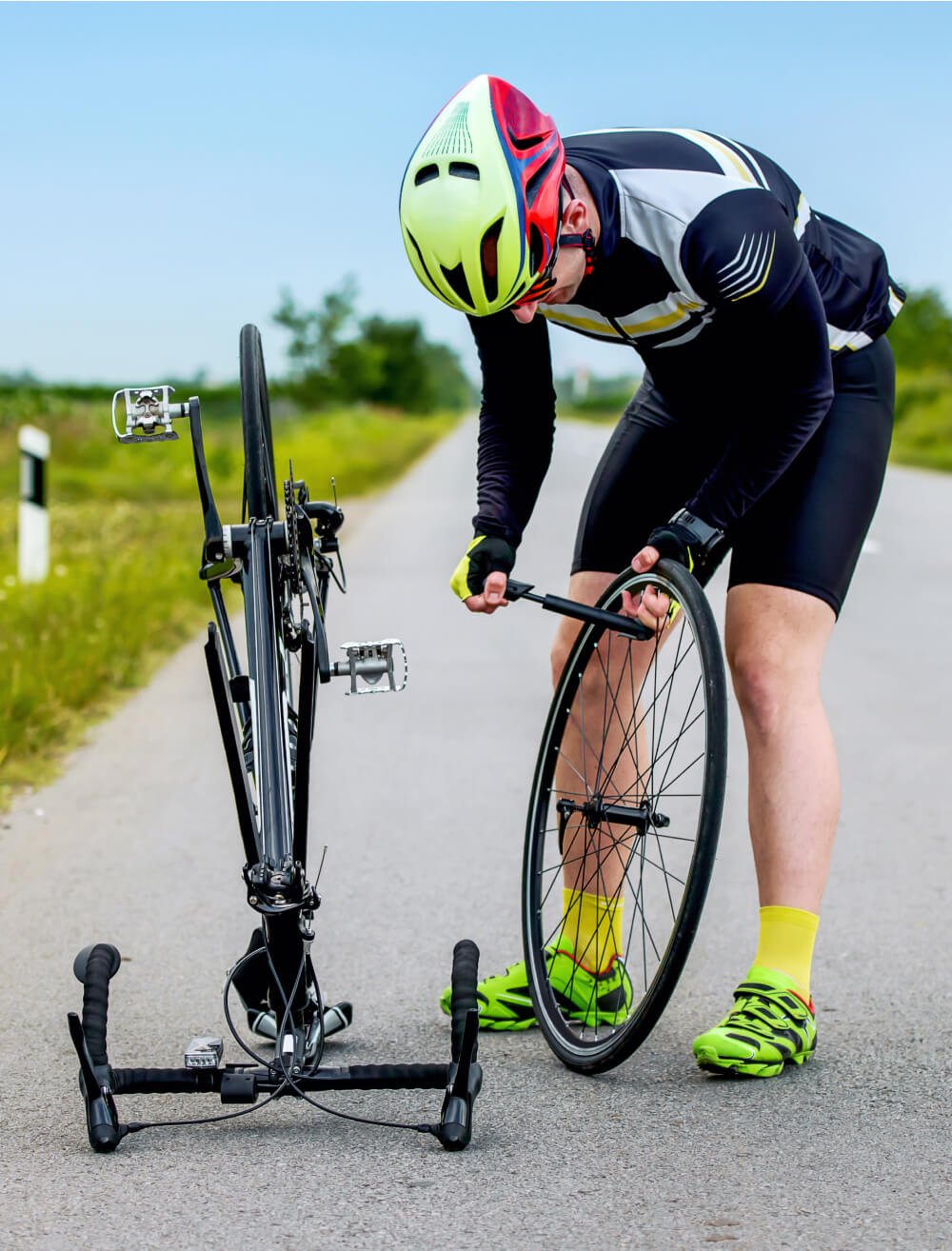 Quels sont les accessoires pour gonfler un pneu vélo route ?