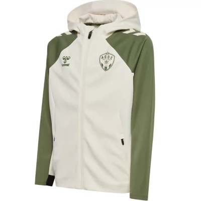 De trois quarts avant