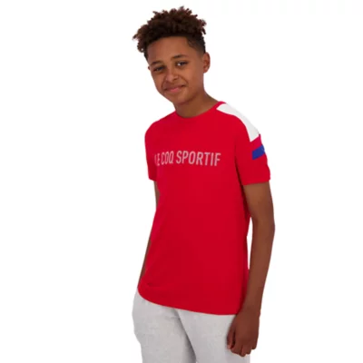 De trois quarts avant