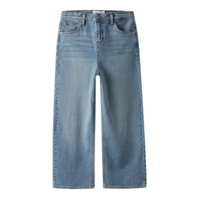 De trois quarts avant