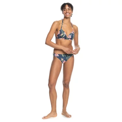 Iris Mittenaere phénomale et tendance en maillot de bain une pièce