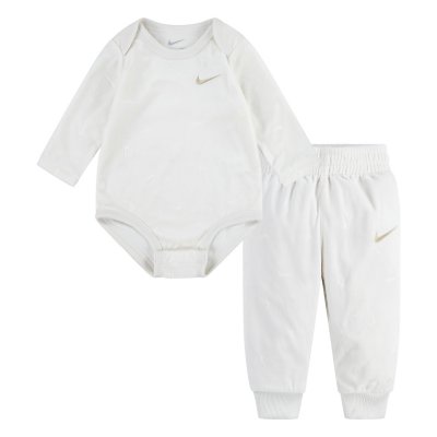 Nike Ensemble Bebe New Impressions