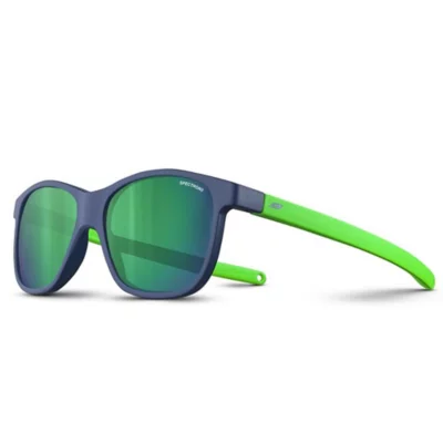 De trois quarts avant