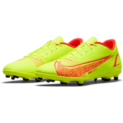 chaussure de foot vissé et moulé