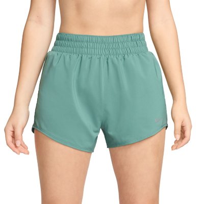 Short nike femme intersport hotsell