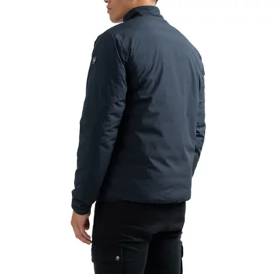 De trois quarts arrière