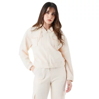 De trois quarts avant