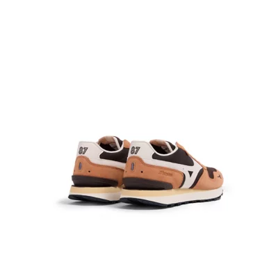 De trois quarts arrière