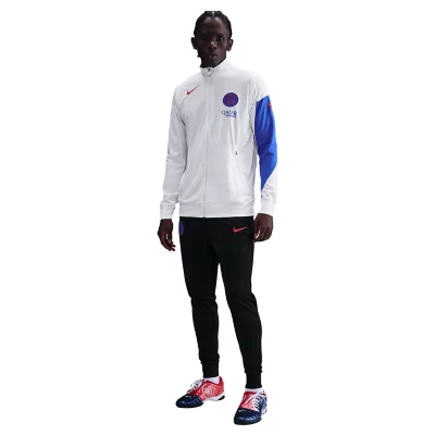Borneobulletin Com Ensemble Nike Sportswear Tm Champion Kalinga