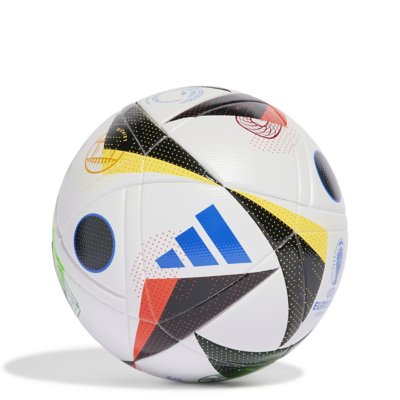 Guide Shopping - Coupe du Monde de football 2022 : Découvrez tous les  ballons officiels chez Adidas