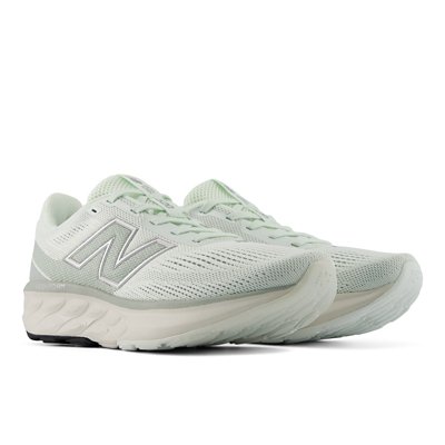 New Balance W520