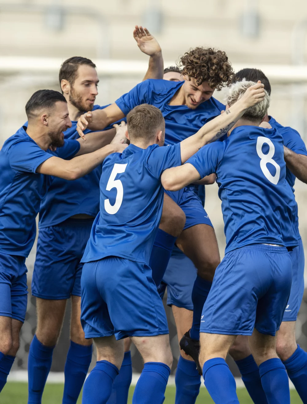 Quel matériel faut-il acheter à un enfant qui débute le foot ? - La Petite  Equipe