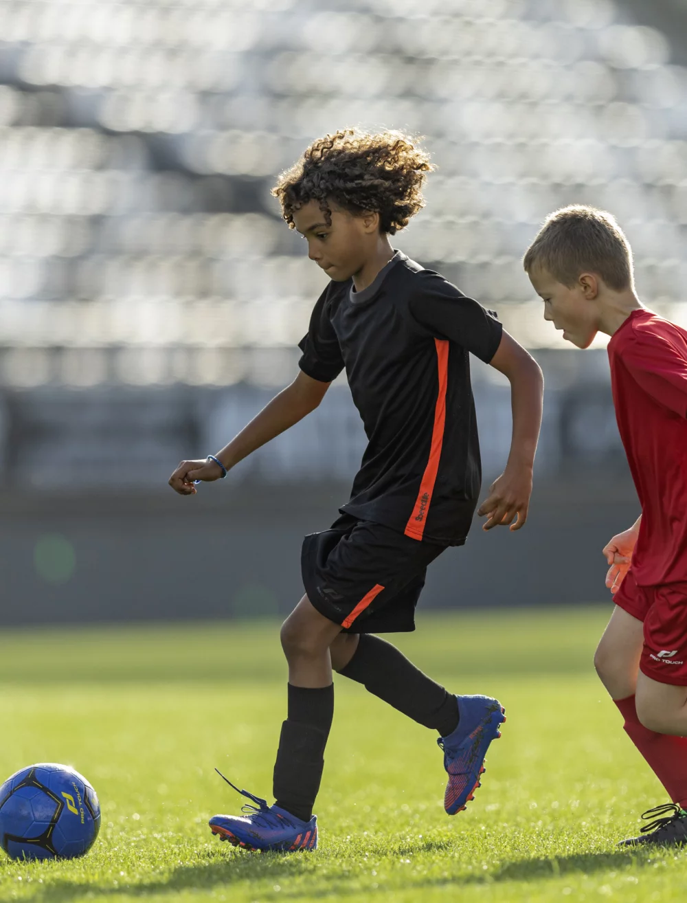 Diko Accessoire d'entraînement de football, accessoire d'entraînement de  football, parfait pour améliorer les compétences de football, convient aux  enfants et aux adultes : : Sports et Loisirs